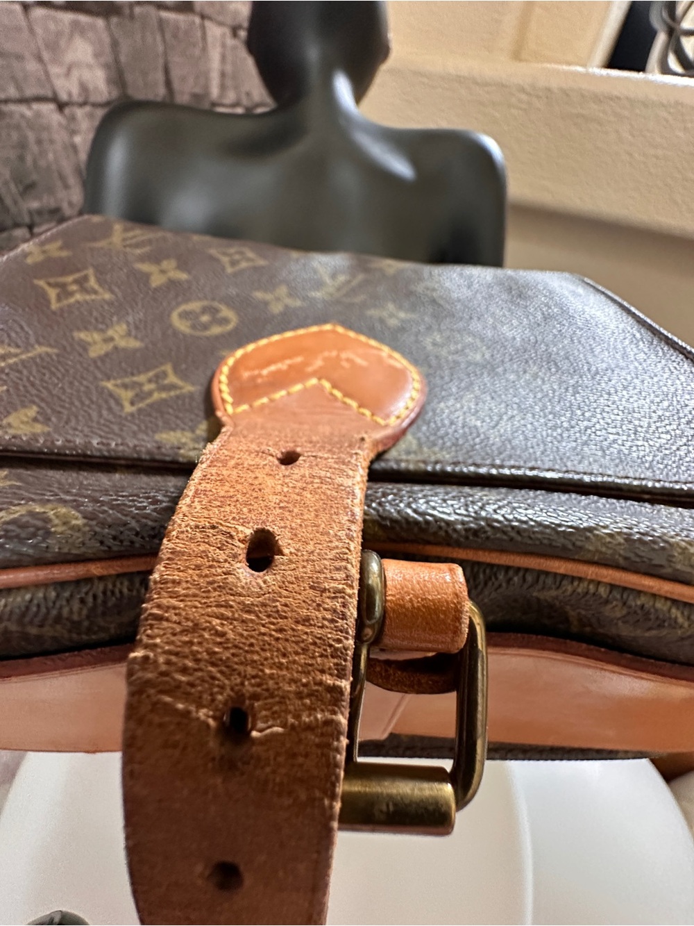 Louis Vuitton Monogram Canvas Messenger Bag with Tan Leather Trim - Picture 6 of 15